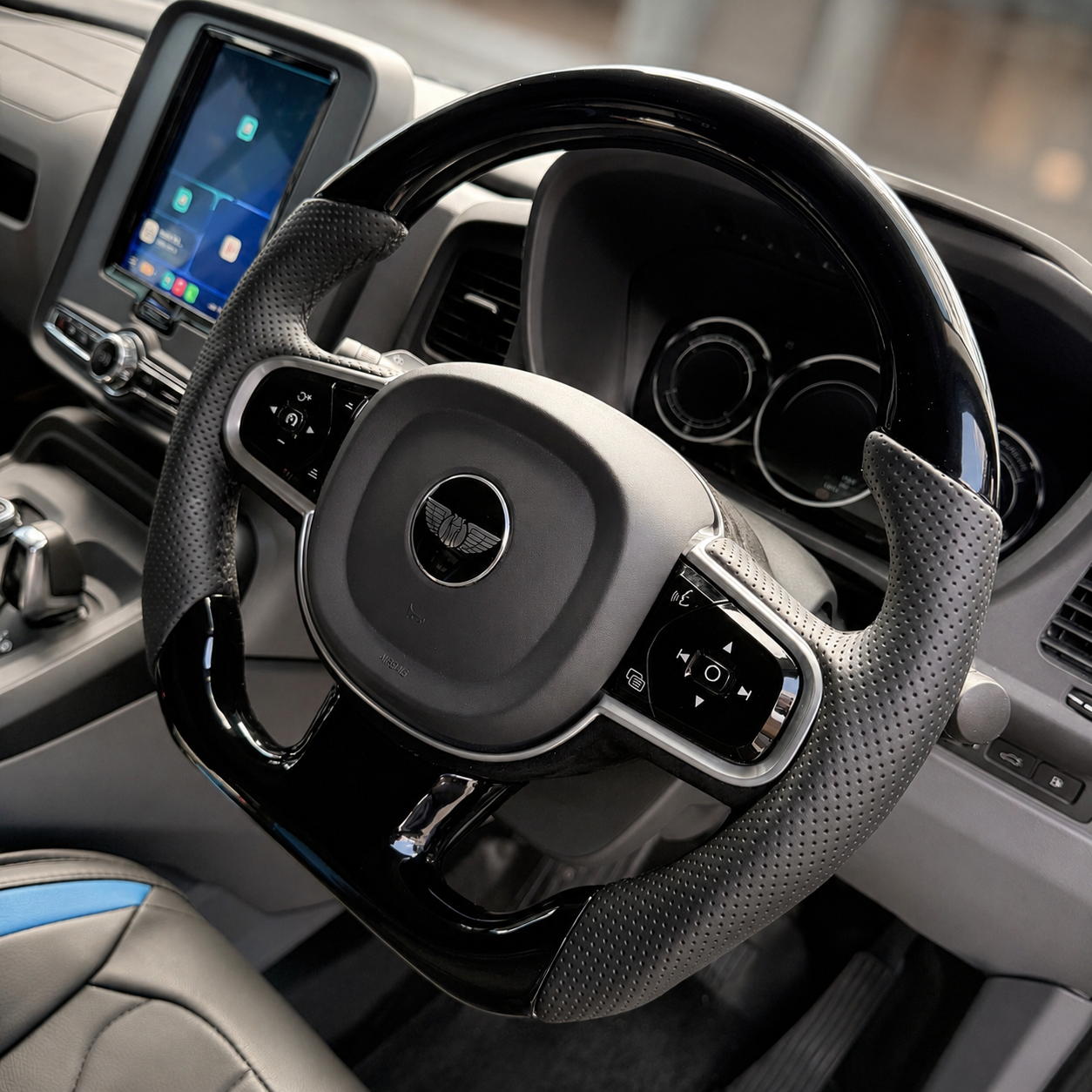 LEVC TXE VN5 VAN LONDON TAXI FLAT BOTTOM PIANO BLACK STEERING WHEEL