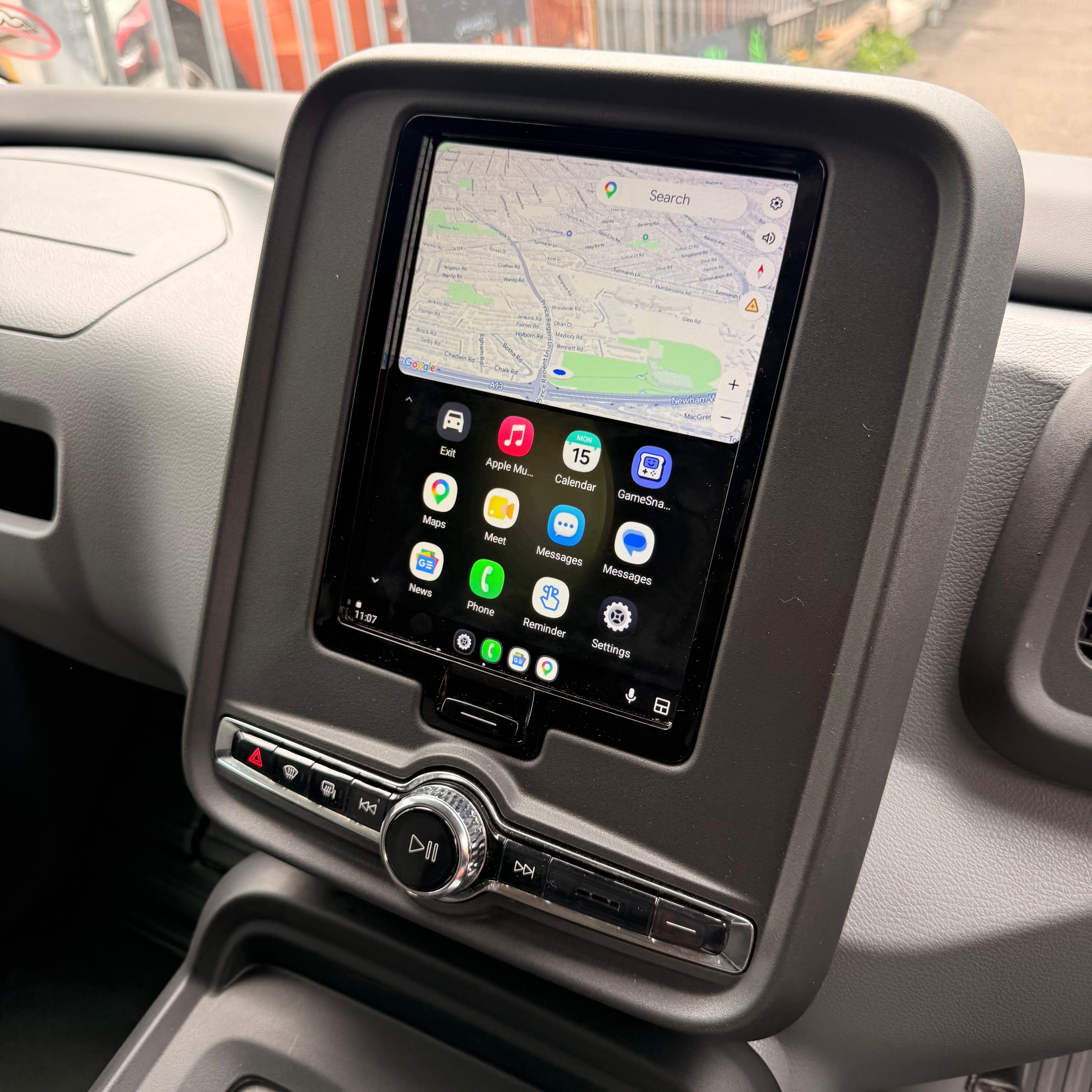 APPLE CAR PLAY AND ANDROID AUTO FOR LEVC TXE & VN5 TAXI